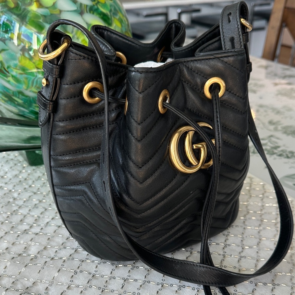 Authentic Gucci Black Leather Bucket Bag with card holder - Picture 5 of 16